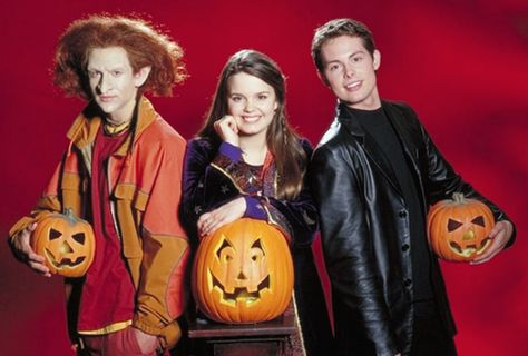 Halloweentown Costume, Halloweentown 2, Disney Channel Halloween, Halloweentown High, Halloween Themed Movies, Halloween Town Movie, Old Disney Channel Shows, Disney Channel Movies, Scary Images