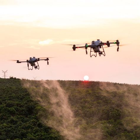 Chinese drone maker DJI has launched the DJI Agras T25 and DJI Agras T50 drones for precision services in agricultural operations which are available in the global market. #DJI #DJIAgrasT25 #DJIAgrasT50 #Drone #agricultural #TechNews #TrendingNews Urban Farming, Futuristic Technology, Future Technology, Cool Technology, Garden Fertilizer, Global Market, Remote Control Toys, Tech News, Tech Gadgets