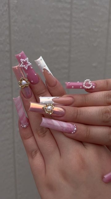 #follow #nailart #nails #nailsofinstagram #longnails #beautyblog #acrylicnails #blogging #blogger #blog Filmy Vintage, Aesthetic Diy, Girly Acrylic Nails, Her Nails, Long Acrylic Nails Coffin, 1 Aesthetic, Long Square Acrylic Nails, Unique Acrylic Nails, Bling Acrylic Nails