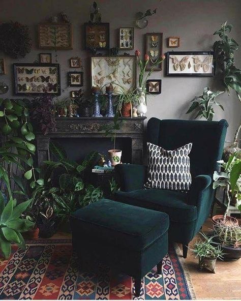 Design Ložnic, Lots Of Plants, Grey Couch, Dark Living Rooms, Interior Vintage, Boho Living, Decor Minimalist, Style At Home, A Living Room