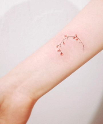 Teensy Tiny Flowers tatto:watercolor:if I ever did get one... Tattoo Planets, Wildflowers Tattoo, Tiny Flower Tattoos, Tattoo Wallpaper, Tattoo Dotwork, Tattoo Wrist, Tattoo Flowers, Tattoo Simple, Beautiful Tattoo