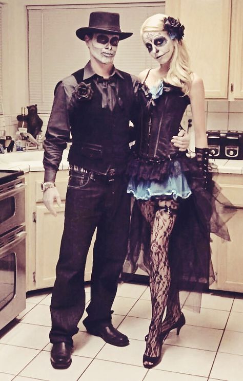 Dia de los Muertos/ Day of the Dead Halloween costume Geek Outfit, Halloween Costume Couple, Halloween Parejas, Best Couples Costumes, Clever Halloween, Clever Halloween Costumes, Costumes Couples, Hallowen Costume, Scary Costumes