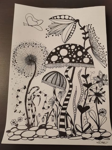 Zendoodle Art Mushroom, Zentangle Leaves Step By Step, Mushroom Zentangle Doodles, Zen Doodle Flowers, Tangling Art Patterns, Trippy Doodle Ideas, Sharpie Drawings Ideas, Zendoodle Art Zen Tangles, Zentangle Mushrooms