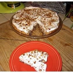 Pecan Delight Pie, Pecan Delight, Ritz Cracker Recipes, Chocolate Peanut Butter Pie, Pie Tin, Ritz Crackers, Köstliche Desserts, Whipped Topping, Egg Whites