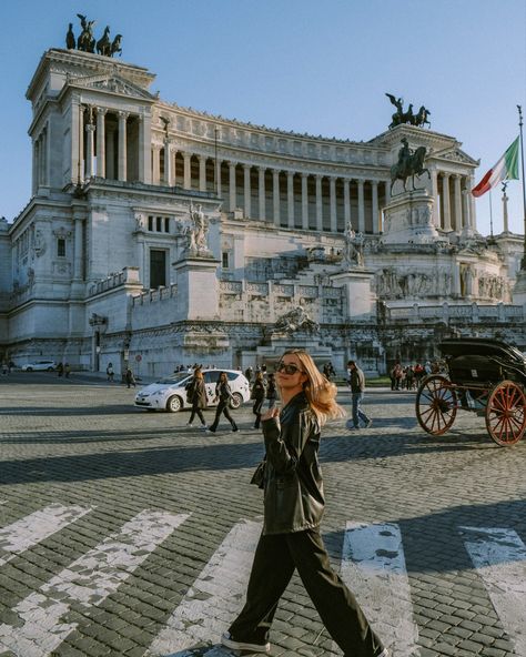 Rome Photography Ideas, How To Pose In Rome, Vatican Picture Ideas, Photos In Rome Ideas, Poses In Rome, Photos To Take In Rome, Pics In Rome, Rome Inspo Photos, Photoshoot In Italy