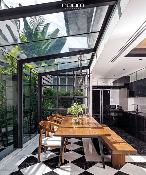 Glass Wall Exterior, Orangeries Extension, Industrial Sunroom, Modern Orangery Extension, Dröm Hus Planer, Scandinavian Apartment, Room Extensions, Glass Extension, Interior Design Per La Casa