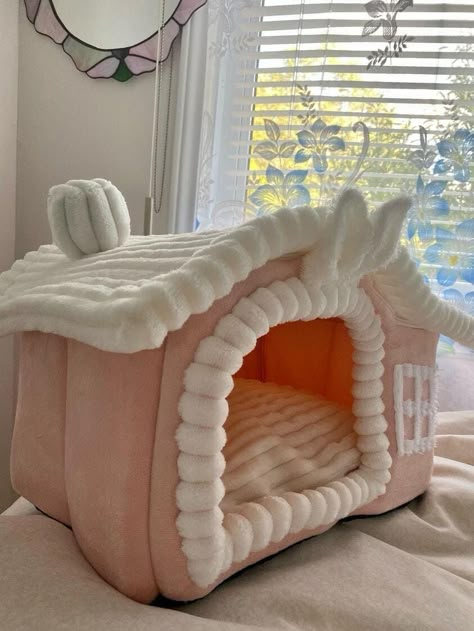 THE best bunny bed for a very lucky bunny 🐰 🐰 Safe for Rabbits, Chinchillas, Guinea Pigs, and More 🎉 Entertaining Playtime Experience  🛏️ Cozy Bed for All Small Animals 🐾  Your Beloved Bunny Comfort Retreat. This soft and plush bed, named for its delightful resemblance to delicious marshmallows, offers your bunny a unique blend of charm with enchanting details like bunny ears and a marshmallow-shaped chimney on top. The cushion interior is reversible, offering your bunny a variety of comfort options. Plus, practicality is at its core as this bed is easily machine-washable, ensuring optimal hygiene. Treat your furry friend to exceptional relaxation in the Marshmallow Bunny Bed. Your bunny deserves only the best, and this bed is the perfect representation of comfort and style for your f Cute Rabbit Room Ideas, Bunny Home Ideas, Cute Pet Bed, Pet Bunny Accessories, Bunny Play Area, Toys For Bunny, Rabbit Beds, Bunny Apartment Set Up, Bunny Room Ideas