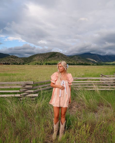 midwest meets montana 🦬🏔️🌾 . . . #coastalcowgirl #cowgirlchic #cowgirlstyle #westernfashion coastal cowgirl // cowgirl boots // cowgirl chic // cowgirl fashion // cowgirl style // western style // cottage core // mountain aesthetic // mountain pictures Aesthetic Mountain Pictures, Girly Western Outfits, Western Senior Pictures Outfit, Cowgirl Boot Outfits, Cowgirl Chic Outfits, Girly Aesthetic Outfit, Princess Cowgirl, Western Inspired Outfits, Country Girl Aesthetic