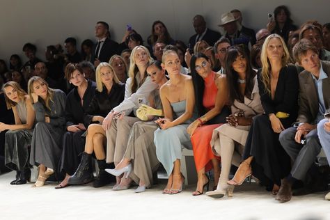 A-LISTERS, supermodels and the style elite were front and centre once more as the “Power F-row” returned to fashion shows around the world. Actor Austin Butler and models Hailey Bieber and Kate Moss filled the best seats at Paris Fashion Week’s Saint Laurent show. Dazzling in next season’s outfits, they got as much attention as […] Front Row Fashion Show, Fashion Week Front Row, Row Fashion, Gigi Hadid Looks, Maggie Smith, Jaden Smith, Antonio Marras, Naomi Watts, Demi Moore