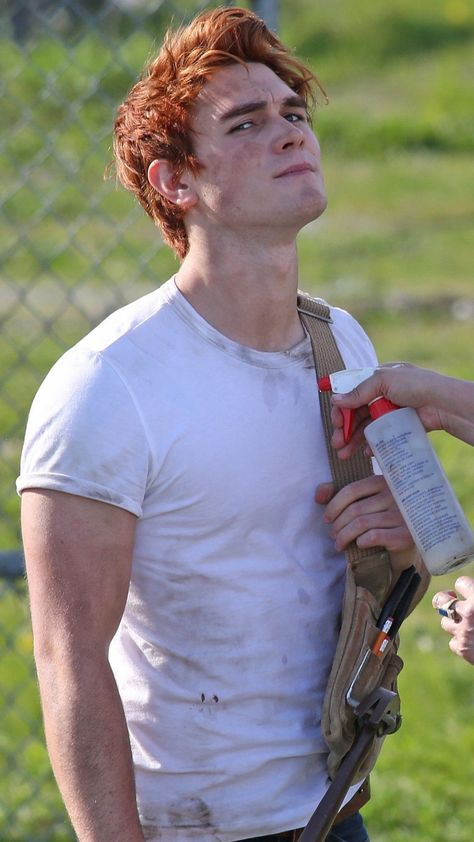 Redhead Actors, Archie Andrews Riverdale, Red Hair Celebrities, Crush Movie, Red Hair Men, Riverdale Aesthetic, Kj Apa, Foto Top, Archie Andrews