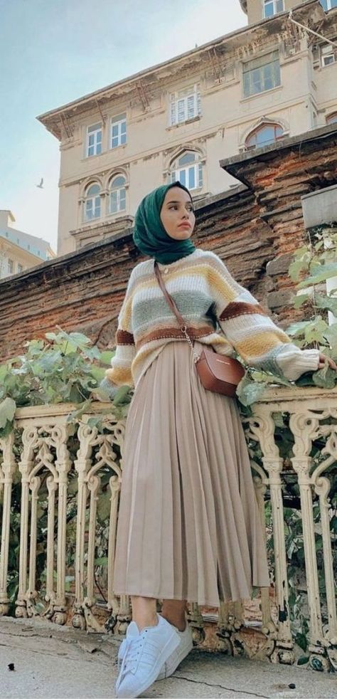 2024's Top 15 Muslim Outfit Ideas: Trendsetting Modest Fashion & Style Guide Modest Muslim Fashion, Fashion Hijab Style, Modest Outfits Muslim, Modest Girly Outfits, Outfits Muslim, Muslim Outfit, Morocco Marrakech, Marrakech Travel, Stile Hijab