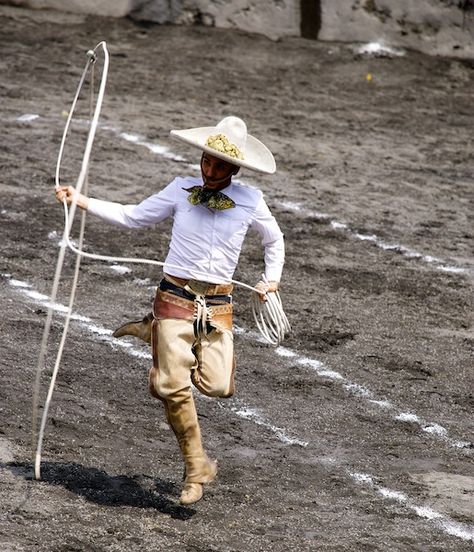 Mexico Costume, Mexican Rodeo, Mexico Dress, Black Cowboys, Mexican Culture, Cowboy And Cowgirl, My Heritage, Chainsaw, Rodeo