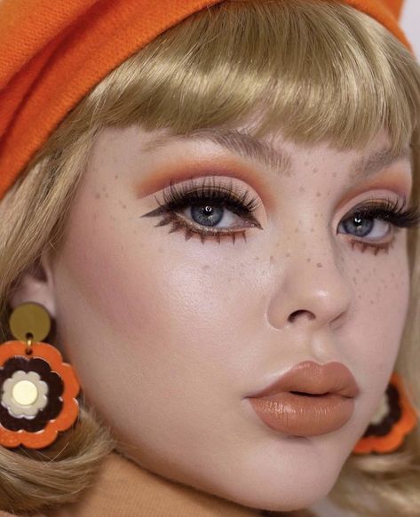 70s Makeup Hippie, 70s Makeup Hippie 1970s, Disco Makeup 1970s, 70’s Makeup, 70s Inspired Makeup, 70s Disco Makeup, 70s Makeup Look, 70s Hair And Makeup, Twiggy Makeup