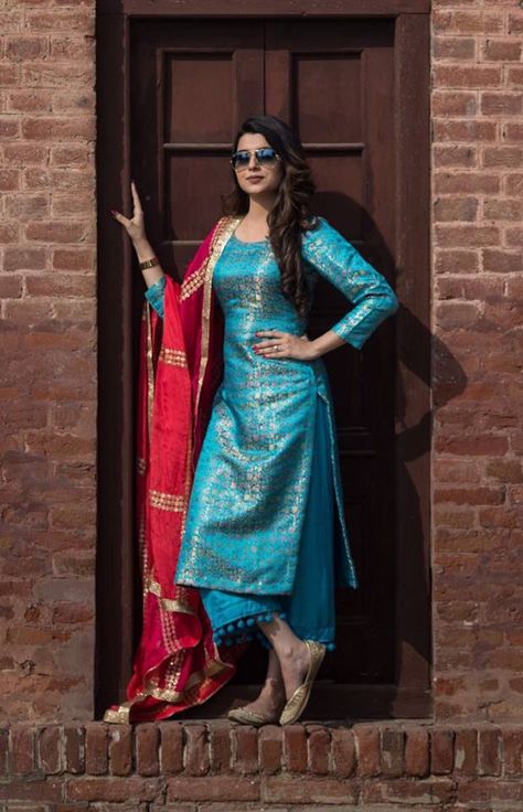 Nimrat Khaira HD Pics Banarsi Suit Design, Nimrat Khaira, Silk Kurti Designs, Indian Kurti Designs, Designer Punjabi Suits, Indian Designer Suits, Salwar Designs, Indian Salwar Kameez, Gaun Fashion