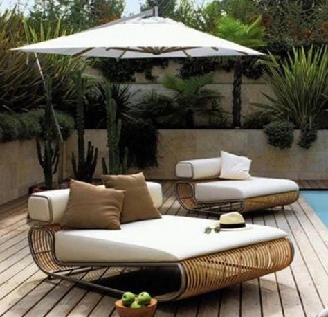 25 Modern Patio Ideas Adding Ultimate Comfort and Look to Outdoor Living Spaces-love to them in mine Design Per Patio, Terrasse Design, Modern Patio Furniture, Luxury Outdoor Furniture, Outdoor Daybed, Pool Furniture, Modern Patio, Design Del Prodotto, Lounge Chair Outdoor