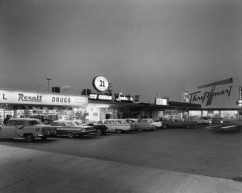 Encino shopping center (1961) Los Angeles, Hollywood Babylon, Encino California, Vintage Town, Valley Girl, Strip Mall, Canoga Park, California History, San Fernando Valley