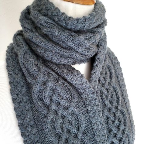 Celtic Cable Scarf - v e r y p i n k . c o m - knitting patterns and video tutorials Mens Scarf Knitting Pattern, Celtic Scarf, Knitting Tricks, Infinity Scarf Knitting Pattern, Celtic Braid, Cable Scarf, Braided Scarf, Knitted Slippers Pattern, Knitting Patterns Free Scarf