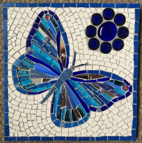 Mosaic Art Butterfly, Mosaic Butterfly, Easy Backyard Diy, Butterfly Mosaic, Mosaic Stepping Stones, Stained Glass Patterns Free, Mosaic Garden Art, Mosaic Birds, Mosaic Art Projects