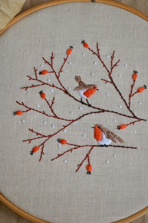 embroidery and Hand Embroidery Projects Christmas Embroidery Patterns Floral Embroidery Patterns Robin Embroidery Pattern, Embroidered Robins, Robin Embroidery, Robin Birds, Bird Barn, Christmas Embroidery Patterns, Red Robin, Embroidery Stitches Tutorial, Hand Embroidery Projects