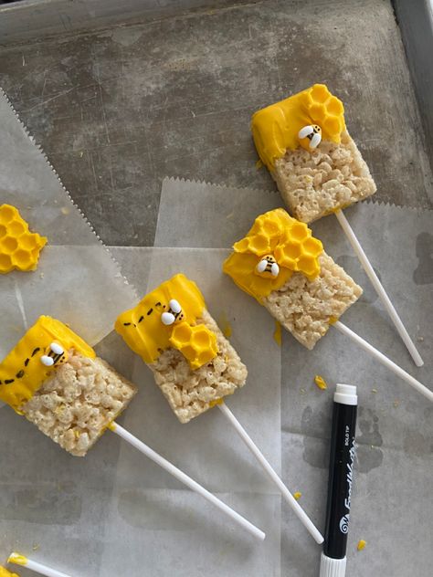 Bumble Bee Snack Ideas, What Will It Bee Gender Reveal Treats, Bumble Bee Rice Krispie Treats, Bee Theme Treats, Bee Shower Food, Bee Theme Snacks, Bee Rice Krispie Treats, Bee Themed Desserts, Sweet As Can Bee Baby Shower Theme