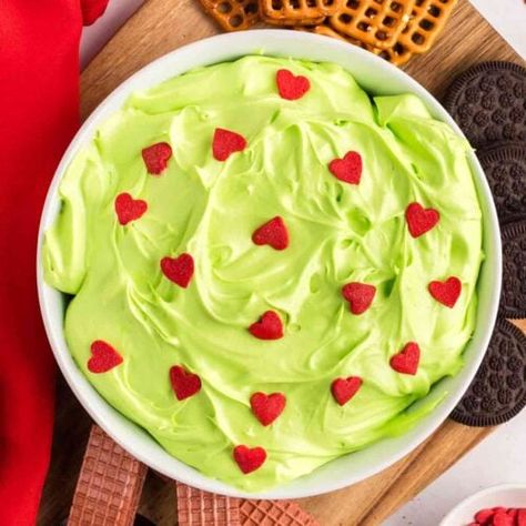 Christmas Dessert Dip, Grinch Dip, Christmas Dessert Board, Dessert For Christmas, Sweet Dip, Cold Dip, Christmas Dip, Vegetarian Slow Cooker Recipes, Appetizer Party