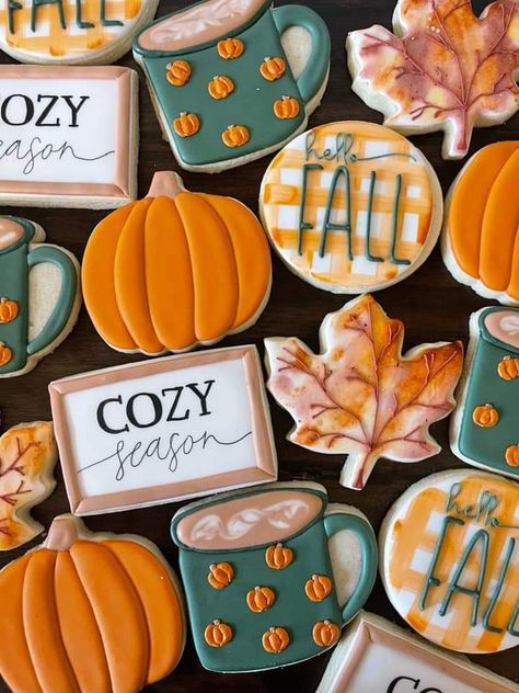 Essen, Round Fall Cookies Decorated, Fall Wreath Cookies Decorated, Circle Fall Cookies, Fall Theme Sugar Cookies, Pumpkin Patch Cookies, Sugar Cookies Decorated Fall, Diy Sugar Cookies Decorating, September Cookies Decorated