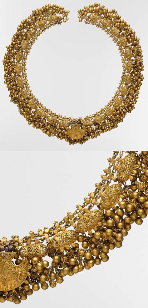 India | Necklace with filigree and beads.  Gold. Probably from Rajasthan |  ca. late 18th to early 19th century Gold Filigree Necklace, India Necklace, Traditional Jewellery, Art Necklaces, Ancient Jewelry, Traditional Jewelry, Antique Jewellery, Indian Jewellery, Indian Jewelry