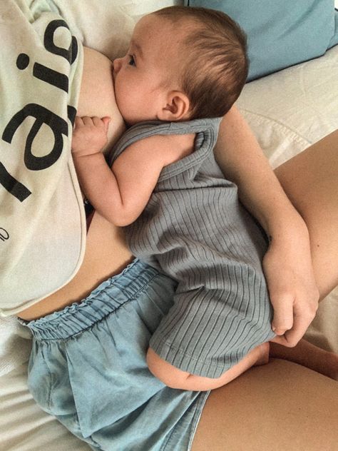 Mom Breastfeeding Baby Aesthetic, Pregnant Single Mom Aesthetic, Mom Breastfeeding Baby Photography, Newborn Mom Photos, Mom With Baby Aesthetic, Future Mom Aesthetic, Baby Breastfeeding Aesthetic, Breastfeeding Aesthetic, Baby And Mom Photography