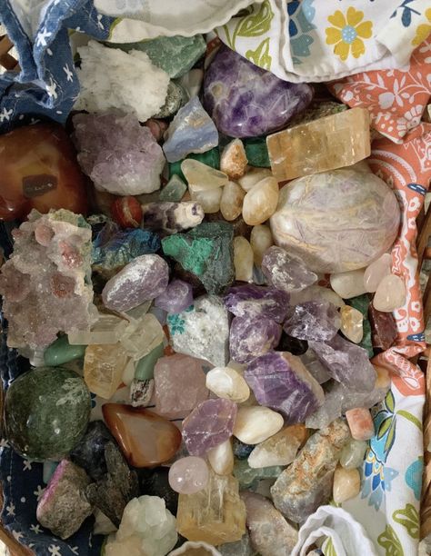 #crystals Shiny Rocks, Colorful Rocks, Crystal Room, Crystal Vibes, Crystal Aesthetic, Crystal System, Spiritual Crystals, Pretty Rocks, Crystal Therapy