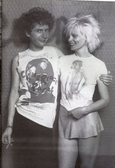 just keep looking Vivien Westwood, Vivienne Westwood Punk, Malcolm Mclaren, Punk Mode, Vivienne Westwood Fashion, Steve Jones, Chrissie Hynde, 70s Punk, Zandra Rhodes