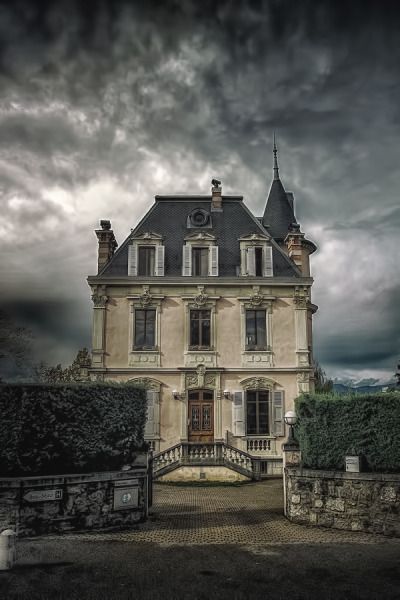 House in Geneva, Switzerland Travelling Switzerland, Swiss Architecture, Gothic Homes, Old Victorian Homes, Old Abandoned Houses, European Aesthetic, Old Mansions, Spooky House, Geneva Switzerland