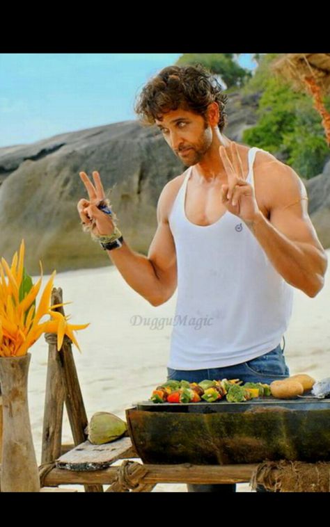 Hrithik roshan 18.2.18 Hrithik Roshan Bang Bang, Hritik Raushan, Hrithik Roshan Hairstyle, Henna Designs For Men, Allu Arjun Images, Paris Aesthetic, Hrithik Roshan, Indian Movies, Bollywood Girls