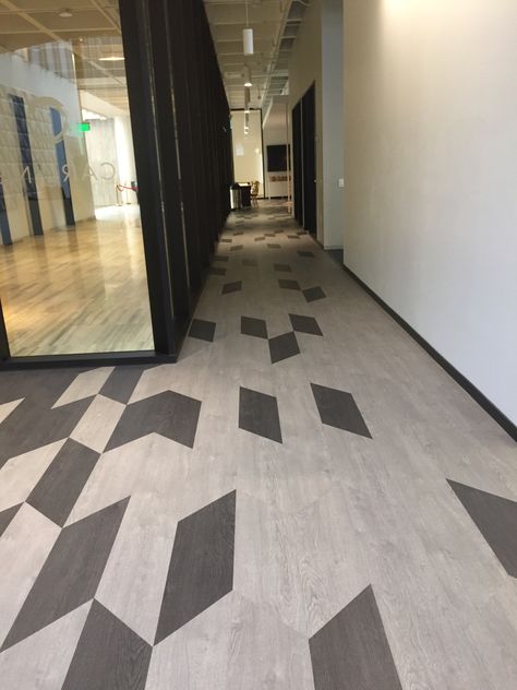 Mixed Materials Facet LVT  #patcraft #patcraftfloors #mixedmaterials #metallix #facettile #lvt #flooring #corporateoffice #officesnapshots Vct Flooring, Floor Pattern Design, Tiled Staircase, Lvt Flooring, Granite Flooring, Interior Design Boards, Office Floor, Flooring Inspiration, Corporate Interiors