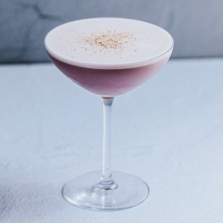 8 Flip Cocktails to Try Right Now Interesting Cocktail Recipes, Porto Flip, Flip Cocktail, Cognac Cocktails, Cold Weather Drinks, Bartenders Guide, Homemade Liquors, Brandy Cocktails, Cream Drinks