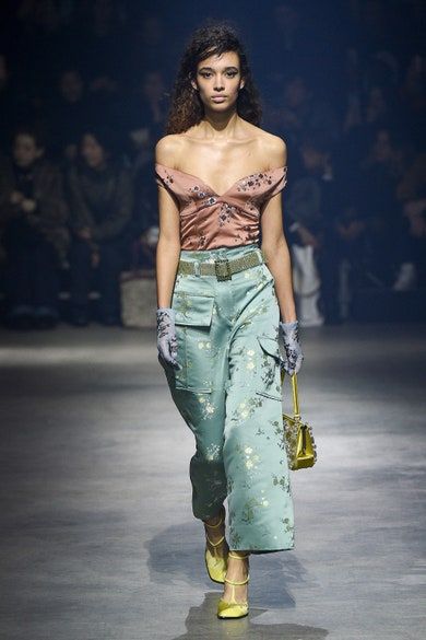 Kenzo Fall 2018 Ready-to-Wear collection, runway looks, beauty, models, and reviews. Couture Mode, Vogue Fashion, Fashion 2018, Fall 2018, Fashion Show Collection, Womens Fashion Casual, Runway Fashion, Fashion Collection, High Fashion