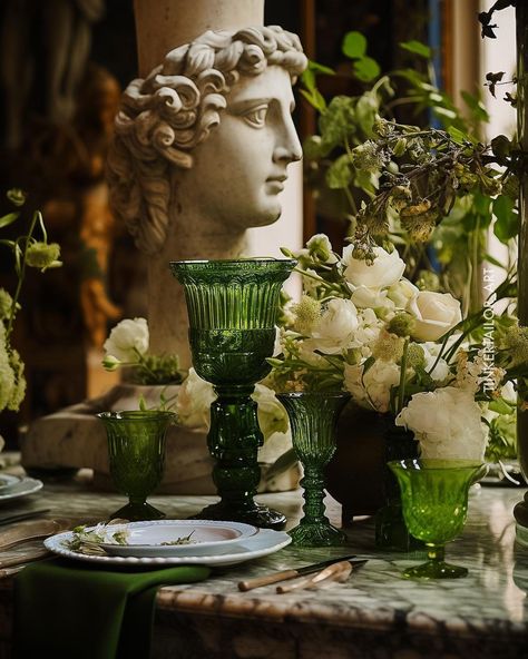 Fun Banquet Ideas, Ancient Roman Wedding Theme, Toga Party Aesthetic, Roman Wedding Decor, Roman Decorations Party, Greek Garden Party, Greek Event Decor, Mount Olympus Party, Ancient Greece Prom Theme