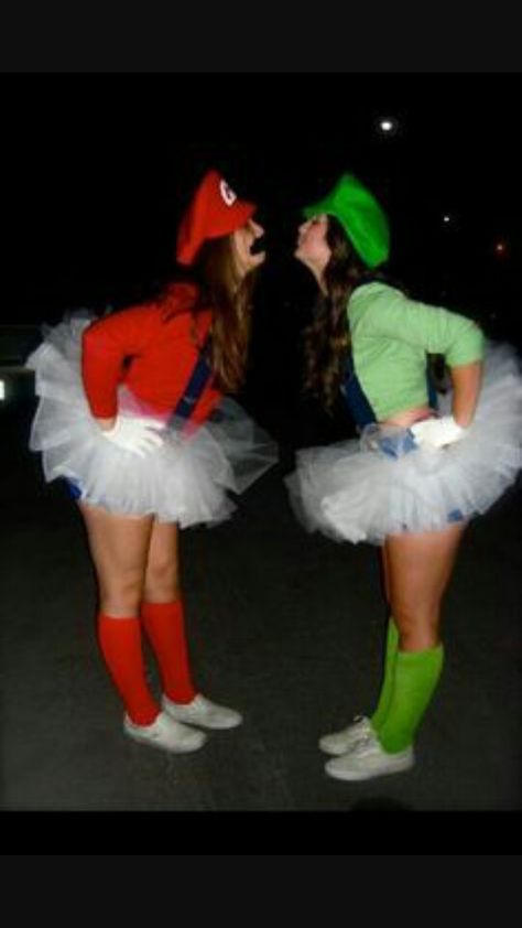 Lugi And Mario Costume, Lugi And Mario Costumes, Two Friends Halloween Costumes, Green Halloween Costumes, Diy Friend, Meme Costume, Lauren Lane, Friend Costumes, Cute Group Halloween Costumes