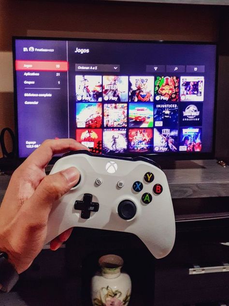 Xbox Games Aesthetic, Playing Xbox Aesthetic, Xbox Astethic, 1080x1080 Xbox Pfp, Video Juegos Aesthetic, Xbox Gamer Pics, Xbox Controller Aesthetic, Xbox One Setup, Xbox Gaming Setup