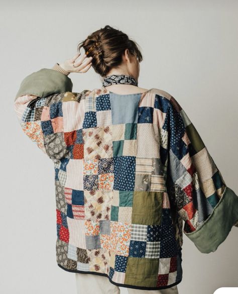 Quilt Jacket Pattern, Quilted Coat Pattern, Coat Inspiration, Quilted Jacket Pattern, Quilted Clothing, Patchwork Clothes, Patchwork Coat, Quilt Coat, Quilted Clothes