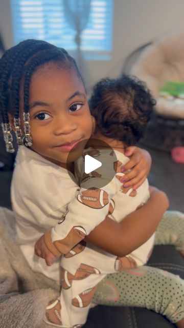 𝑀𝑟𝑠. 𝐶𝑢𝑦𝑙𝑒𝑟 🤍 on Instagram: "“If somebody come looka dis” was a video 😂 babygirl stands on business when it comes to her baby brother 💁🏽‍♀️" Blaxican Babies, Reborn Babies Black, African American Reborn Babies, Curly Hair Styles Easy, January 27, Baby Brother, Baby Wraps, Reborn Babies, Kid Stuff