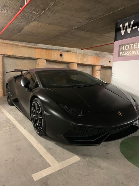 Lamborghini Hurrican, Lamborghini Huracan Black, Black Huracan, Huracan Black, Lambo Huracan, Luxury Appliances, Classic Horror Movies, Classy Cars, Lamborghini Huracan