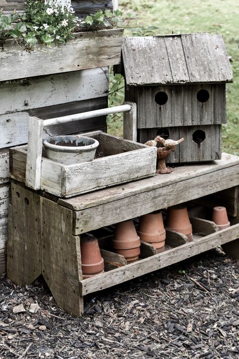 Quaint Rustic Garden Shed - Rocky Hedge Farm Yard Vignettes, Shed Conversion Ideas, Cheap Garden Sheds, Barnwood Projects, Garden Shed Diy, Landscaping Projects, Old Benches, Green Houses, Big Backyard