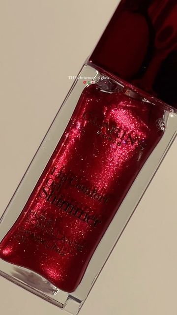 jessica on Instagram: "it literally looks like molten red satin & sequins 🥹💌💌 + it’s actually a lip oil so it’s nourishing as well product details — anzeige/tag, unbezahlt @clarinsofficial shimmer lip oil 08 burgundy wine 💋 lip combo • lipgloss • lip swatch • red lips • shimmer makeup • glitter makeup • red lipstick • holiday makeup • Christmas makeup" Mine Makeup, Race Dress, Glossy Pops, Wine Red Lipstick, Holiday Makeup Christmas, Red Lipgloss, November Mood, Lipgloss Swatches, Wine Lipstick