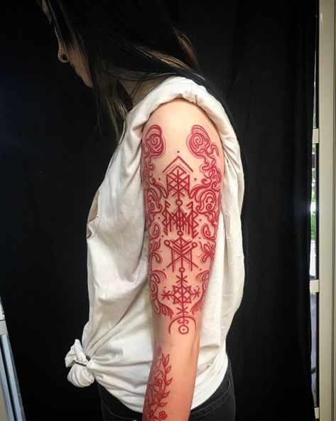 20 Red Sleeve Tattoos That Say Boldness, Energy, And Passion Red Tattoo Sleeve, Red Sleeve Tattoo, A Small Tattoo, Red Tattoo Ideas, Red Ink Tattoo, Dragon Sleeve, Sleeve Tattoo Ideas, Red Tattoo, Geometric Sleeve