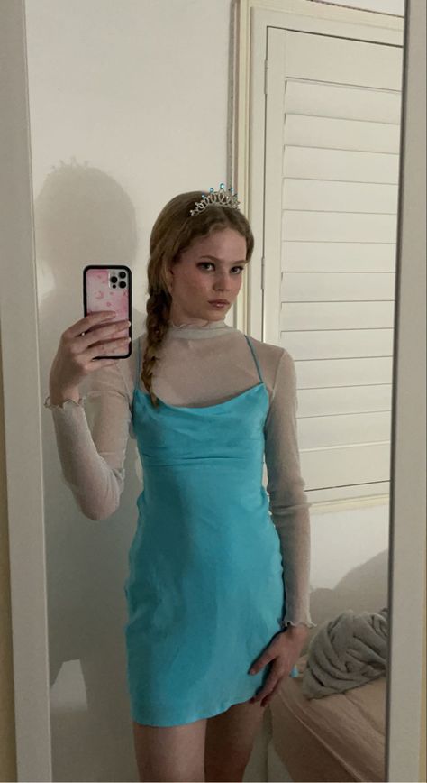 halloween costumes Elsa Halloween Costume Women, Anna Halloween Costume, Elsa Halloween, Elsa Halloween Costume, Disney Princess Halloween, Halloween Costume Inspiration, Princess Halloween, Princess Halloween Costume, Pretty Halloween