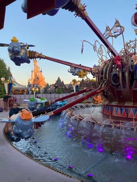 Disney World Aesthetic, Disneyland Rides, Disneyland Photos, Disney Photo Ideas, Disney World Pictures, Disney Paris, Disneyland Pictures, Disneyland (paris), Disney Rides