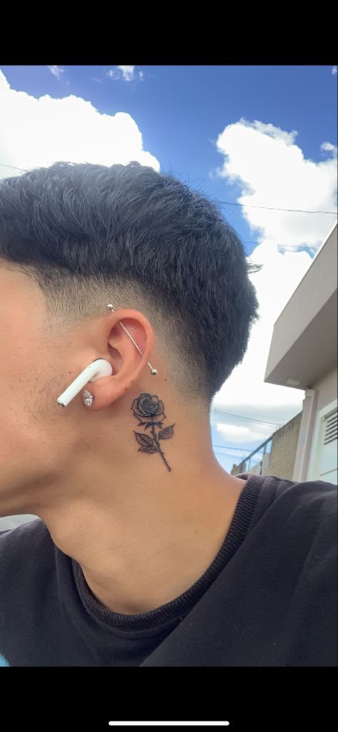 Neck Tattoo For Guys Aesthetic, Small Tattoos For Men Neck, Men’s Tattoos Behind Ear, Male Behind Ear Tattoo, Behind Ear Men Tattoo, Tattoo Ideas For Men Behind Ear, Small Behind The Ear Tattoo Ideas Men, Men’s Tattoo Behind Ear, Mens Behind The Ear Tattoo