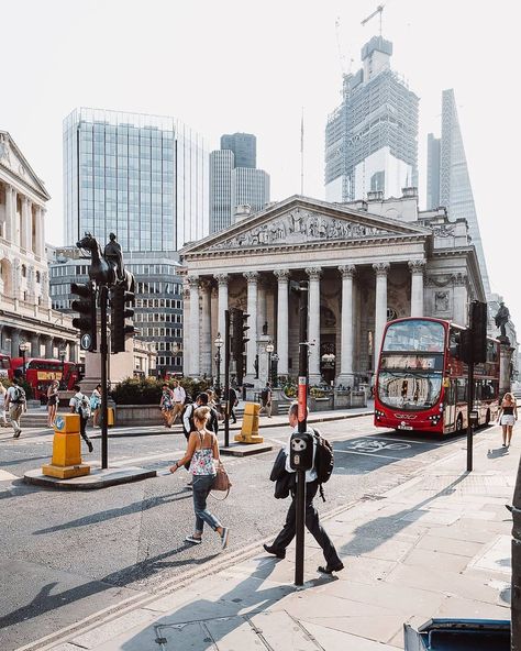 🇬🇧Visit London, See The 🌍 on Instagram: “📷 Photo made by: @21streetz . ---------------------------------------------------- ▶️Follow us and turn notifications ON!🤩 🔴The real glory…” London Bank, London Sightseeing, London Castles, Greenwich Park, Travel Guide London, Bank Of England, St Pancras, Street Snap, London Town