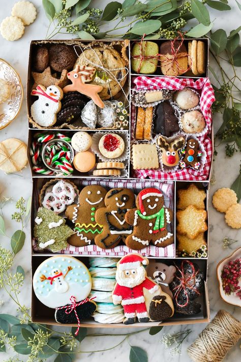 Christmas Cookie Boxes, Christmas Cookie Box, Christmas Gift Baskets Diy, Christmas Treats Boxes, Christmas Cookies Gift, Cookie Gift Box, Cookie Boxes, Christmas Food Gifts, Christmas Cookie Exchange