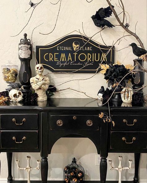 Halloween Crow Decor, Halloween Buffet Decor, Thrifted Halloween, Design Vignettes, Halloween Vignette, Halloween Buffet, Spooky Ideas, Diy Background, Halloween Movie Night